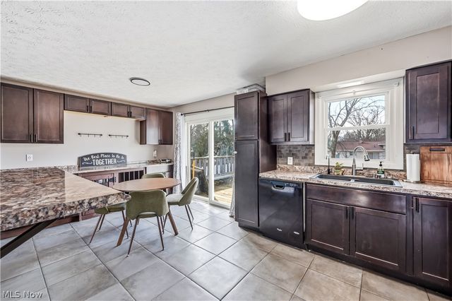 465 S Colonial Drive, Cortland, OH 44410