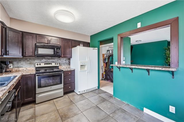 465 S Colonial Drive, Cortland, OH 44410