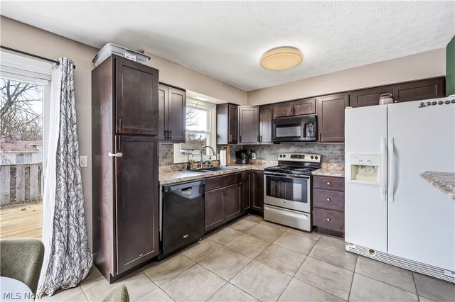 465 S Colonial Drive, Cortland, OH 44410