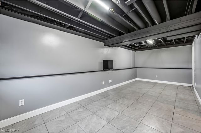 465 S Colonial Drive, Cortland, OH 44410