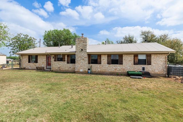 1001 Gravel Pit RD, Taylor, TX 76574