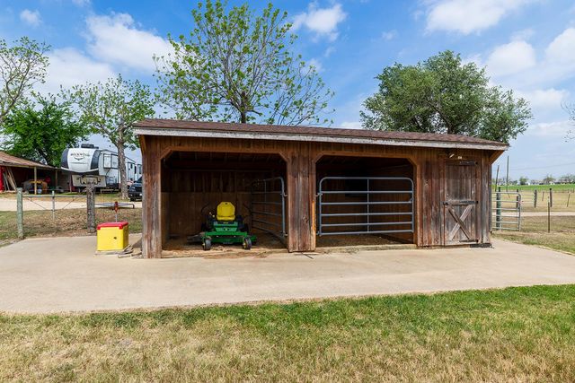 1001 Gravel Pit RD, Taylor, TX 76574