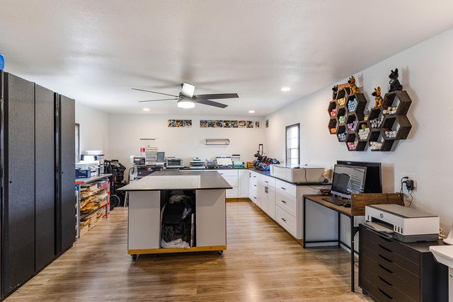 1001 Gravel Pit RD, Taylor, TX 76574