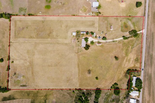 1001 Gravel Pit RD, Taylor, TX 76574