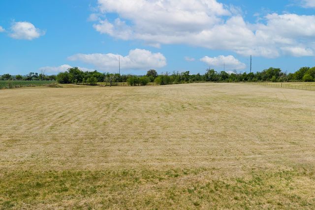 1001 Gravel Pit RD, Taylor, TX 76574