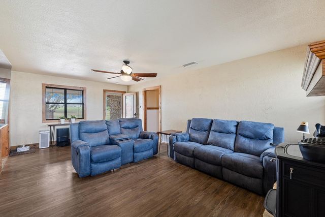 1001 Gravel Pit RD, Taylor, TX 76574