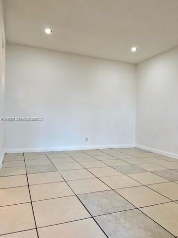 1204 NE 5th Avenue 3, Fort Lauderdale, FL 33304