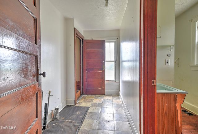 900 Fairview Avenue, Kingsport, TN 37660