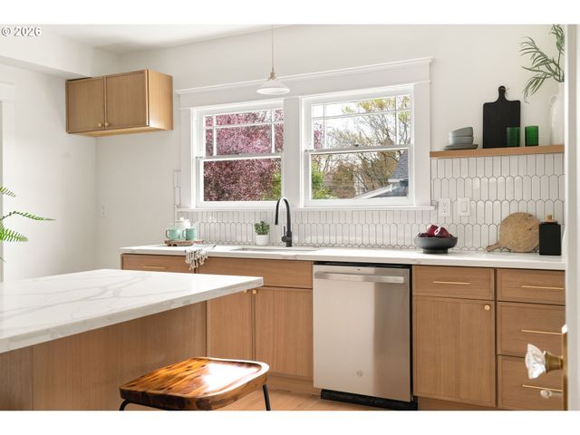 3976 Ne 12TH Ave, Portland, OR 97212