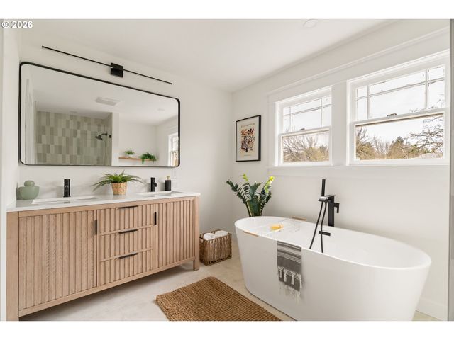 3976 Ne 12TH Ave, Portland, OR 97212