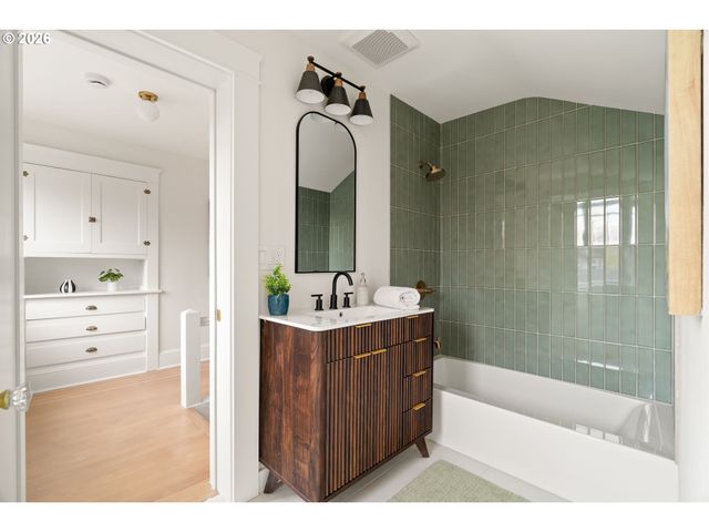 3976 Ne 12TH Ave, Portland, OR 97212