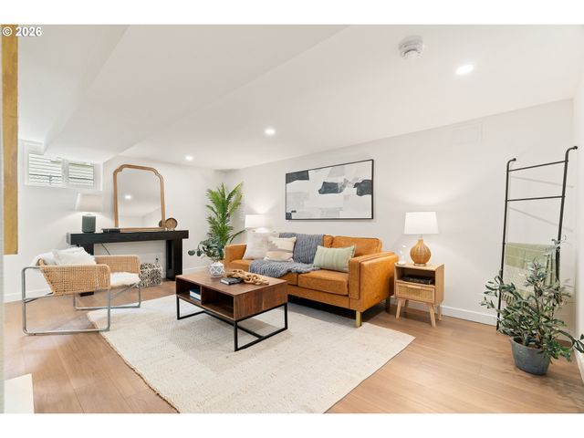 3976 Ne 12TH Ave, Portland, OR 97212