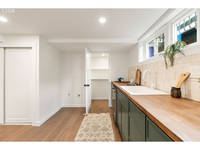 3976 Ne 12TH Ave, Portland, OR 97212