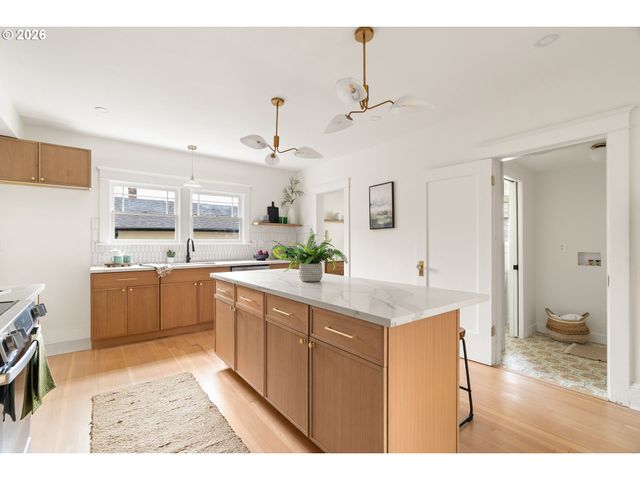 3976 Ne 12TH Ave, Portland, OR 97212