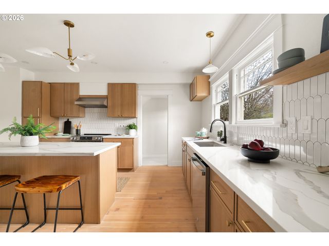 3976 Ne 12TH Ave, Portland, OR 97212