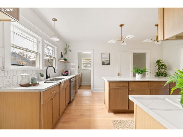 3976 Ne 12TH Ave, Portland, OR 97212