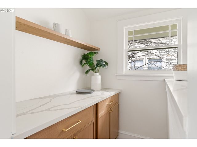 3976 Ne 12TH Ave, Portland, OR 97212