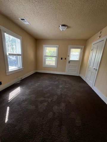 160 E Meadow Street, Fayetteville, AR 72701