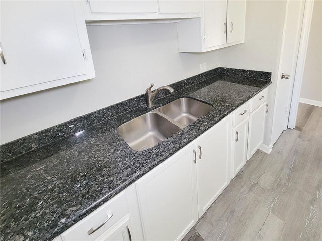 5835 Kenilwood Drive, Houston, TX 77033