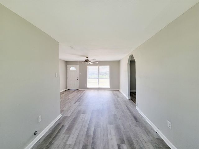 5835 Kenilwood Drive, Houston, TX 77033