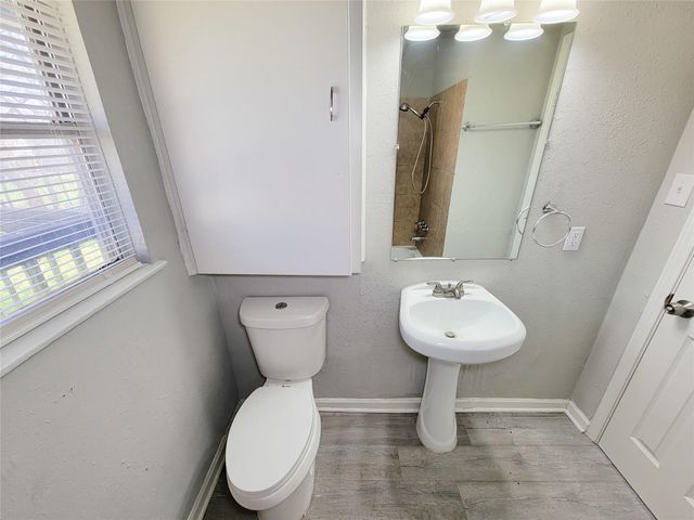 5835 Kenilwood Drive, Houston, TX 77033