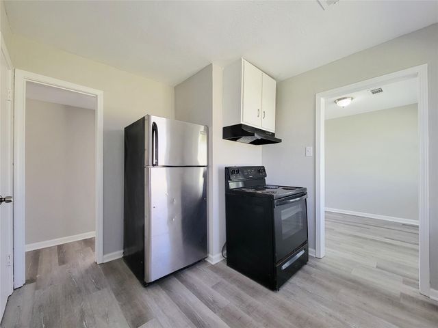 5835 Kenilwood Drive, Houston, TX 77033