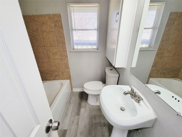 5835 Kenilwood Drive, Houston, TX 77033