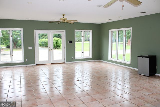 338 Lakeview Drive, Baxley, GA 31513
