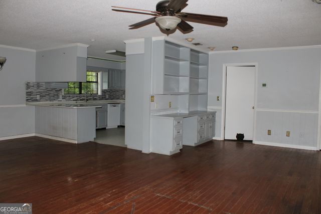 338 Lakeview Drive, Baxley, GA 31513