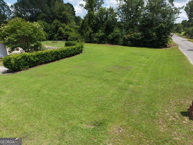 338 Lakeview Drive, Baxley, GA 31513