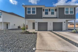 3863 Abbott Pass Unit 101, St Hedwig, TX 78152