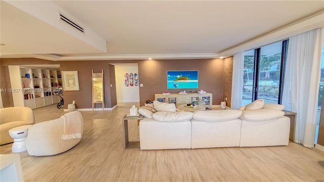 9801 Collins Ave 3Y, Bal Harbour, FL 33154