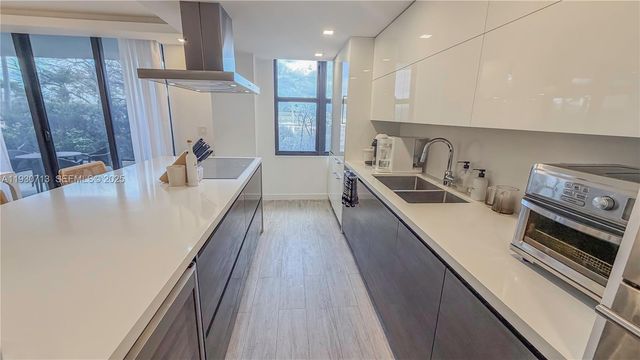 9801 Collins Ave 3Y, Bal Harbour, FL 33154