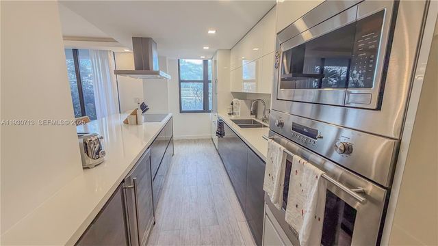 9801 Collins Ave 3Y, Bal Harbour, FL 33154