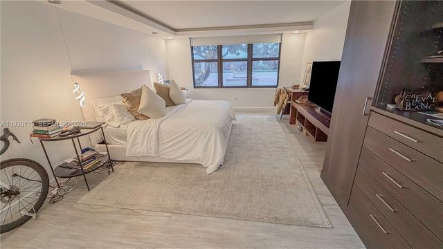 9801 Collins Ave 3Y, Bal Harbour, FL 33154