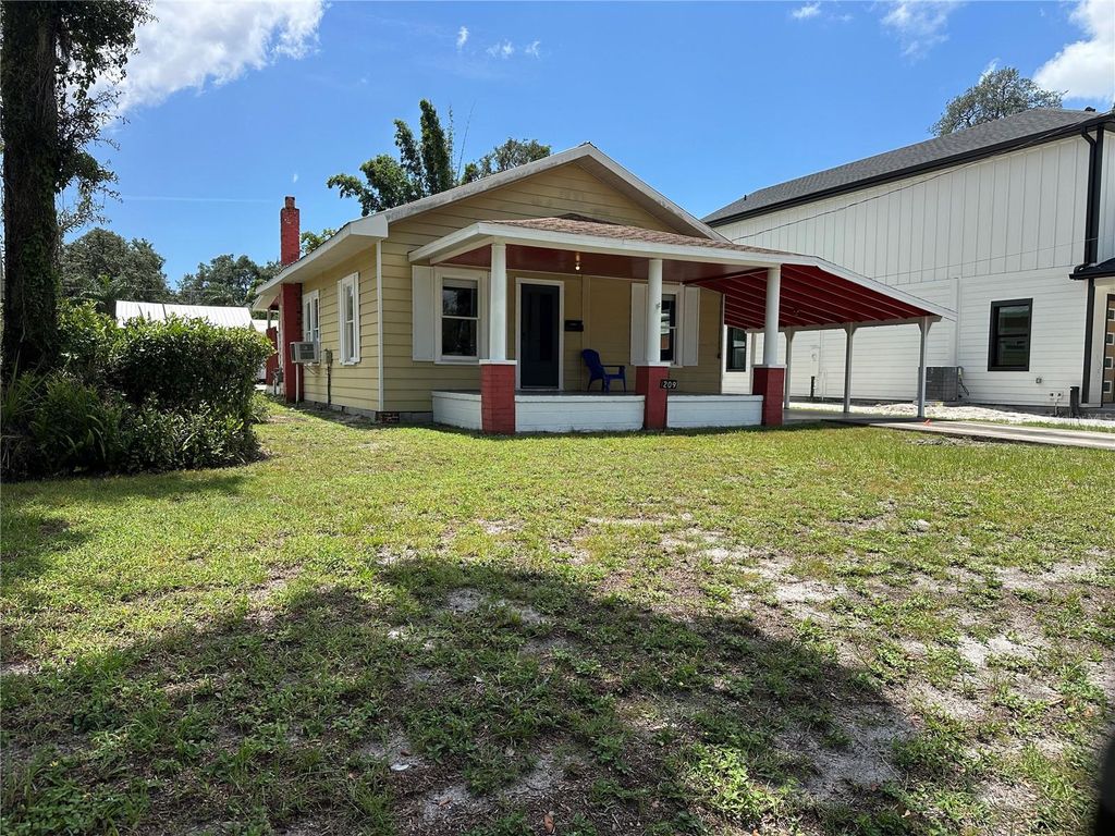 Image 1 of property listing at 1209 E ELLICOTT STREET, Tampa, FL 33603