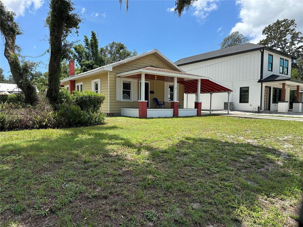 Image 2 of property listing at 1209 E ELLICOTT STREET, Tampa, FL 33603