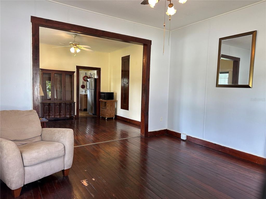 Image 12 of property listing at 1209 E ELLICOTT STREET, Tampa, FL 33603