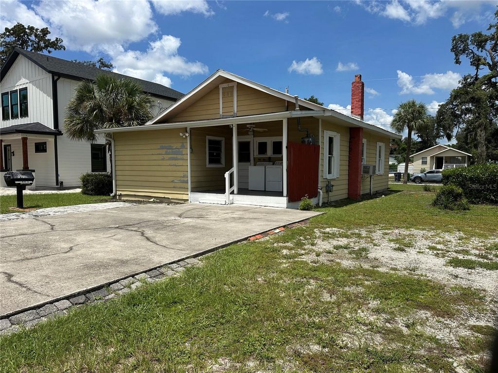 Image 6 of property listing at 1209 E ELLICOTT STREET, Tampa, FL 33603