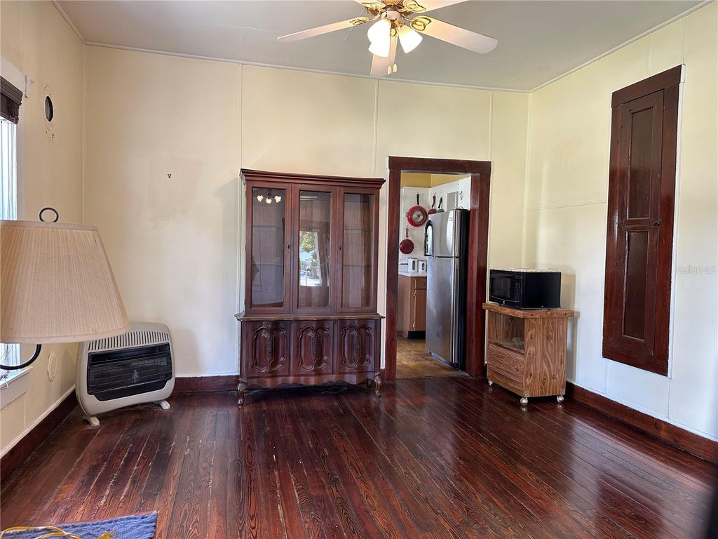 Image 8 of property listing at 1209 E ELLICOTT STREET, Tampa, FL 33603