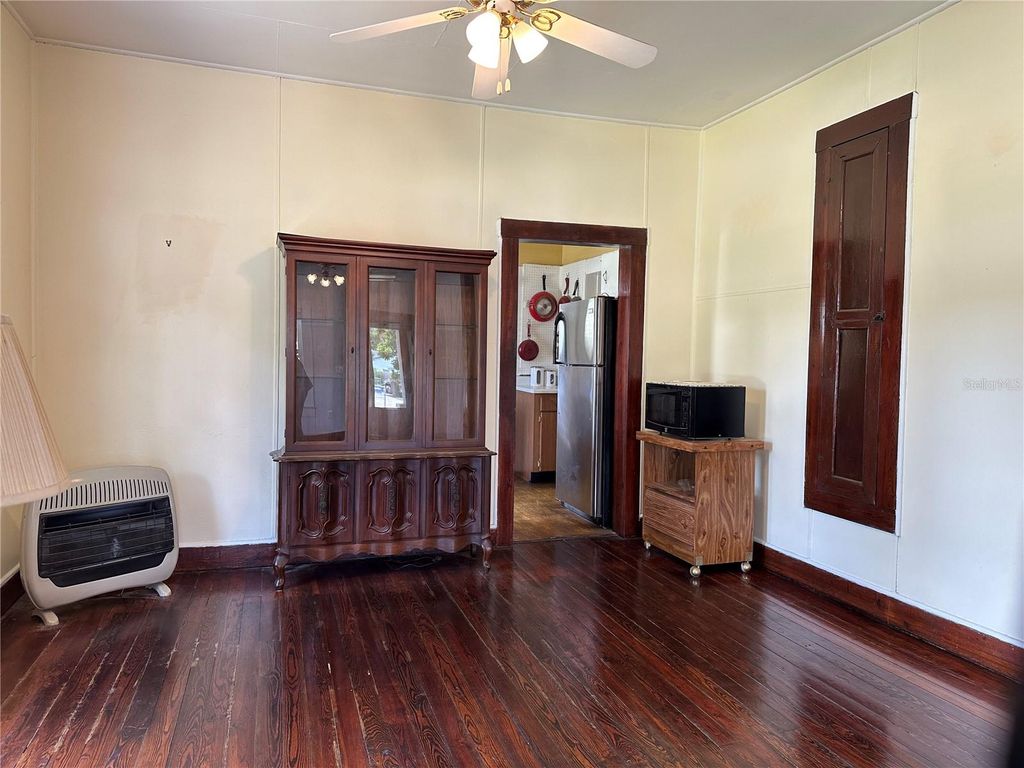 Image 9 of property listing at 1209 E ELLICOTT STREET, Tampa, FL 33603