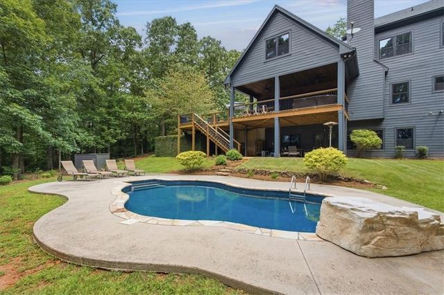 992 Oak Grove Road, Carrollton, GA 30117