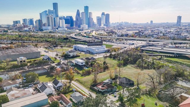 1917 Thomas Street, Houston, TX 77009