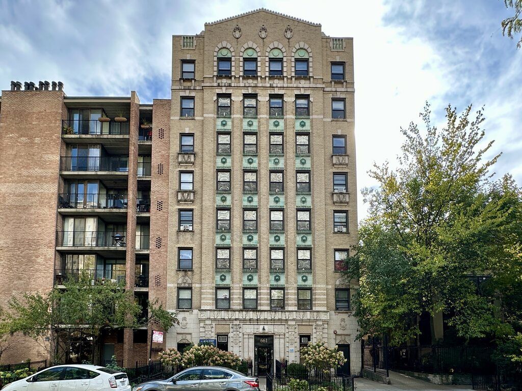 661 W Sheridan Road 206, Chicago, IL 60613