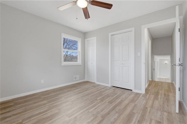 1232 OLD MANOR Road, Liberty, MO 64068