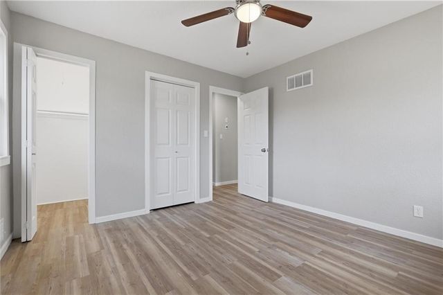 1232 OLD MANOR Road, Liberty, MO 64068