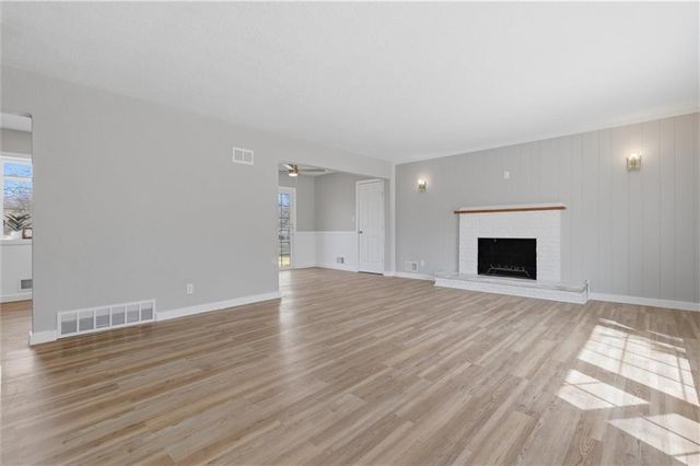 1232 OLD MANOR Road, Liberty, MO 64068