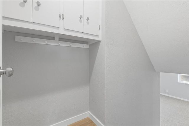 1232 OLD MANOR Road, Liberty, MO 64068