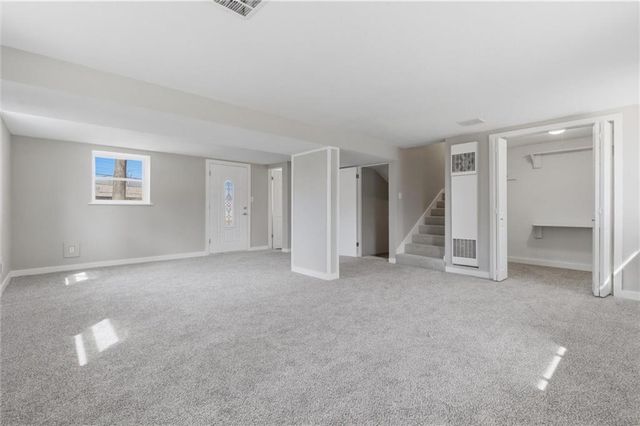 1232 OLD MANOR Road, Liberty, MO 64068