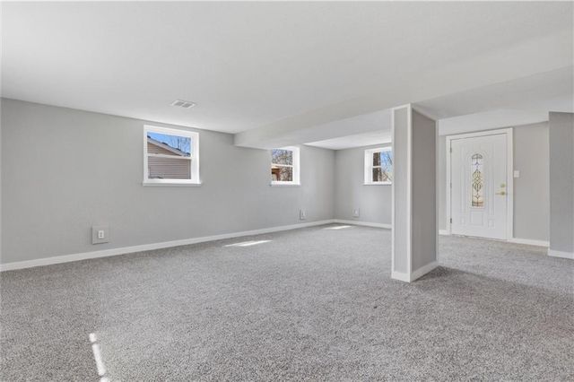 1232 OLD MANOR Road, Liberty, MO 64068